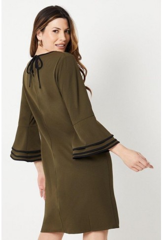 Contrast Detail Keyhole Shift Dress