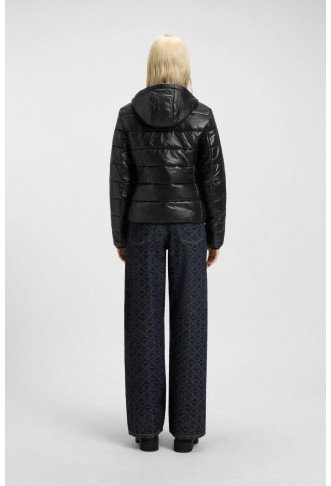 Water-repellent puffer jacket with contrast logo