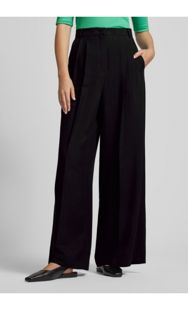 Wide-leg pleated trousers, model 'DILETTA'