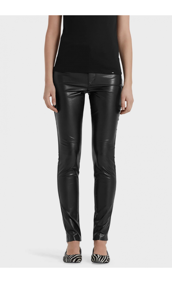 Drainpipe trousers in imitation leather