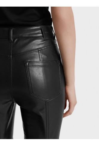 Drainpipe trousers in imitation leather