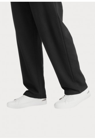 KangaROOS Regular Pants in Black