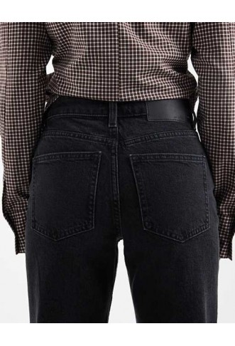 ASOS DESIGN Petite Straight Leg Jeans in Black