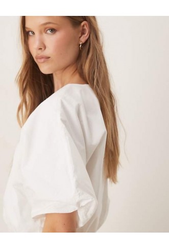 Vila puffball Cropped Woven Top in White