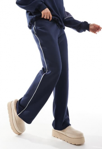 Hollister contrast panel...