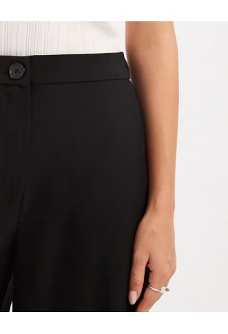 ASOS DESIGN tailored relaxed straight leg trousers