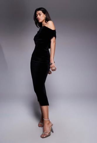 ASOS DESIGN velvet dramatic...