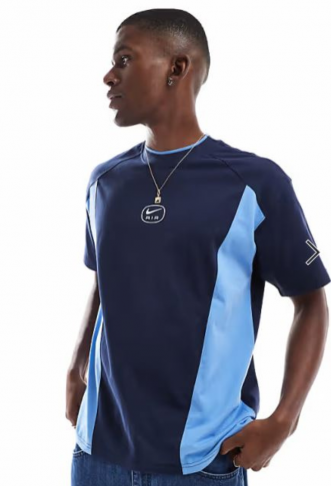 Nike Air t-shirt in navy