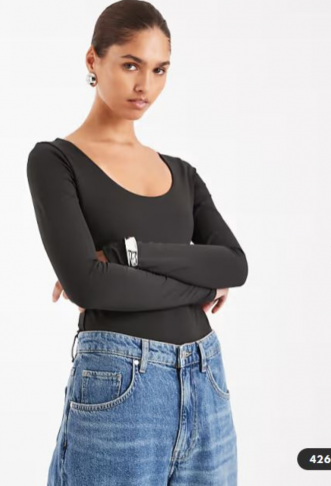 ASOS DESIGN Sculpting scoop...