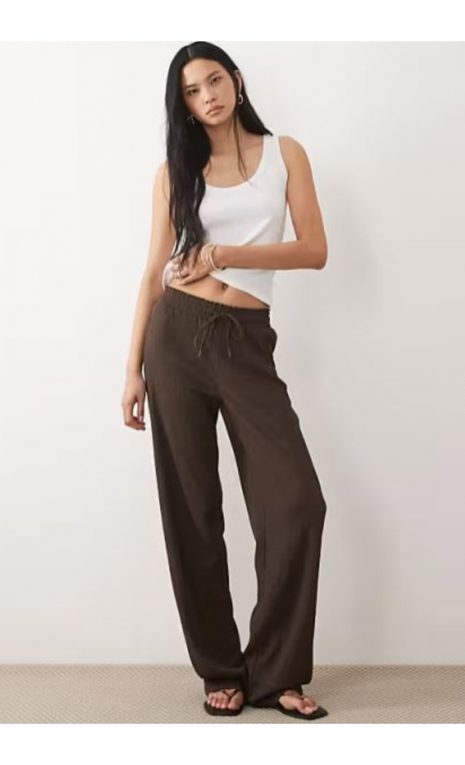 ONLY Tall plisse wide leg trousers in brown