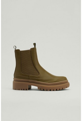 Contrast Sole Chelsea Boots
