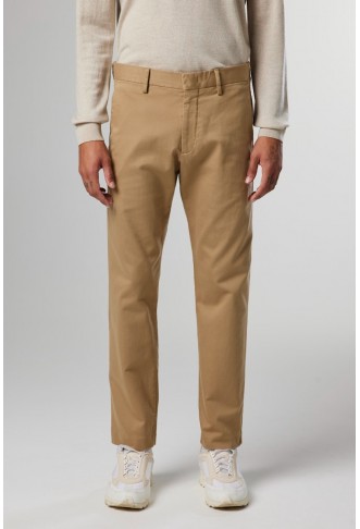 Classic tailored slim fit Chino