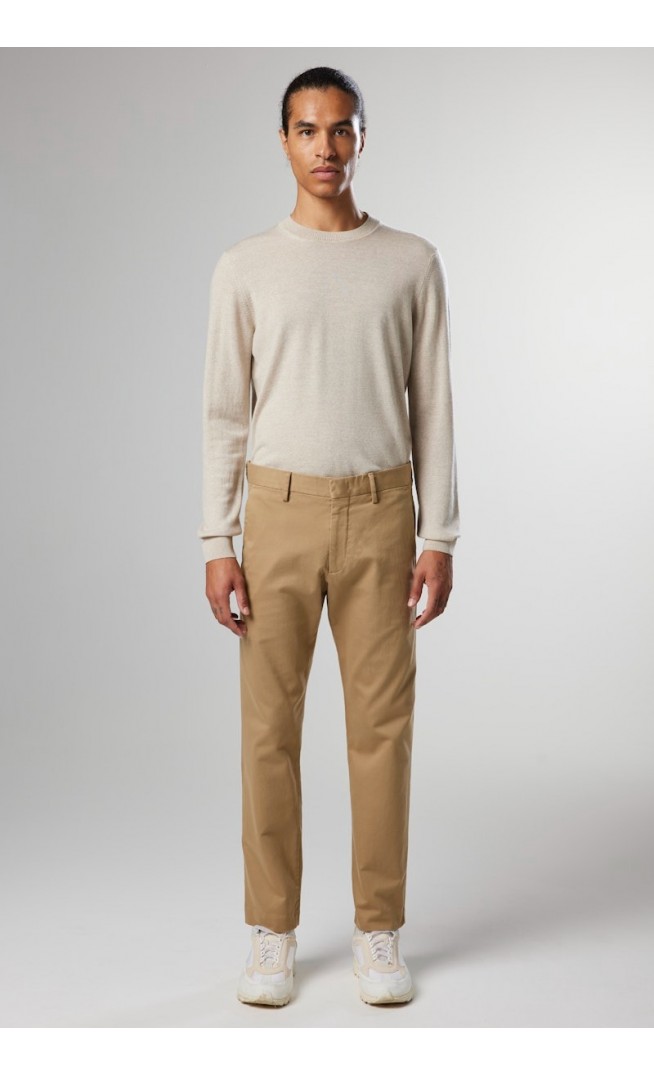 Classic tailored slim fit Chino