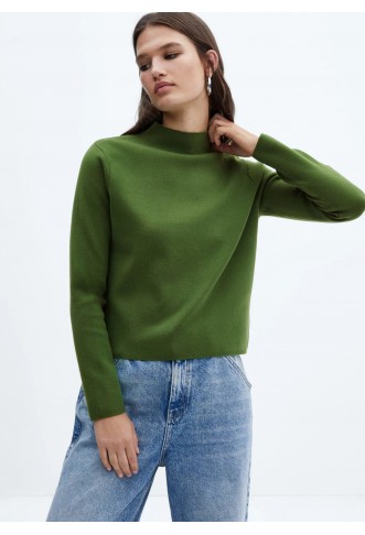 High collar sweater