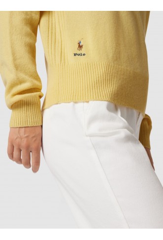 Knitted sweater with label stitching in yellow