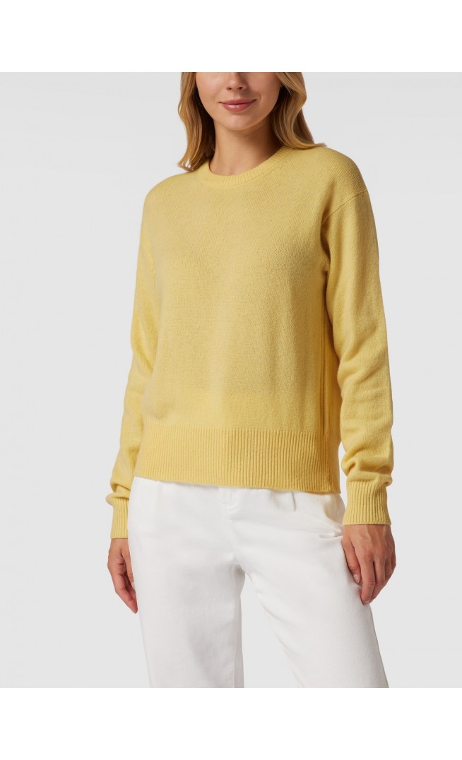 Knitted sweater with label stitching in yellow