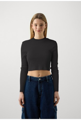 Long sleeved top