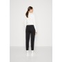 TRACKPANTS CROPPED - Tracksuit bottoms - black