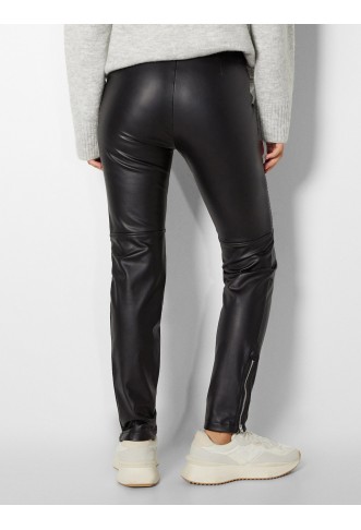 Bershka Slim fit Pants in Black